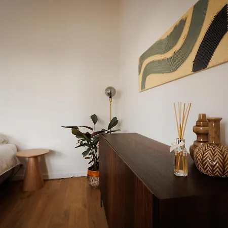 2-bedroom Above Venti Restaurant Near Xpo Apartment
