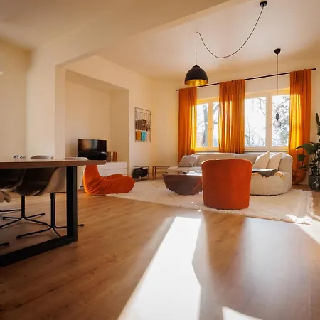 Apartment 2-bedroom Above Venti Restaurant Near Xpo *