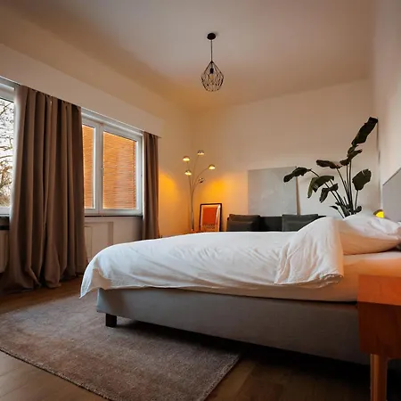 2-bedroom Above Venti Restaurant Near Xpo Zwevegem