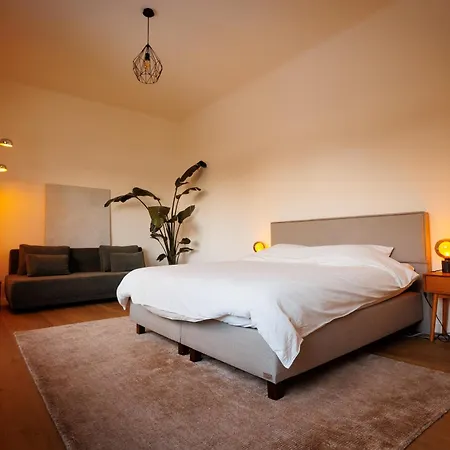 2-bedroom Above Venti Restaurant Near Xpo * Zwevegem
