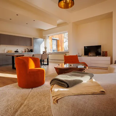 2-bedroom Above Venti Restaurant Near Xpo *