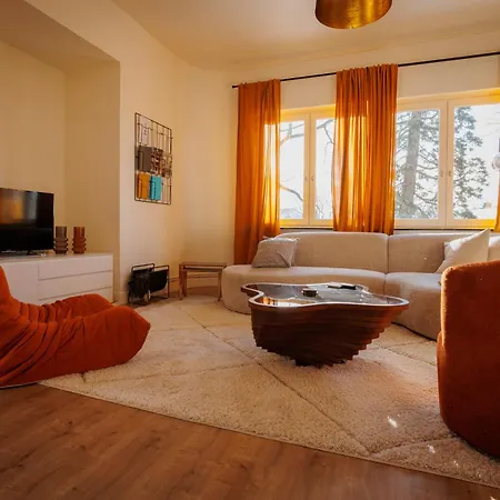 2-bedroom Above Venti Restaurant Near Xpo Zwevegem